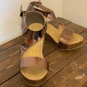 Rose gold wedges